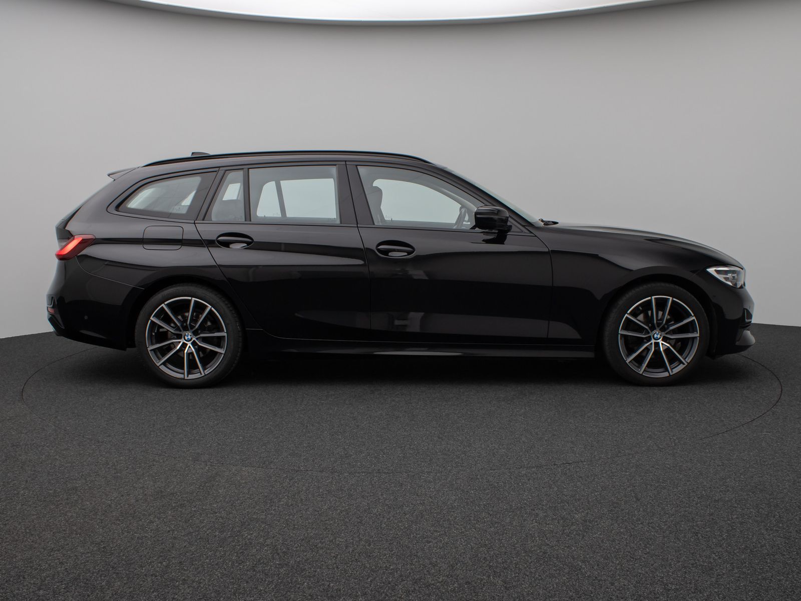 BMW 320d xD Sport Line - Samsaru's Car Outlet