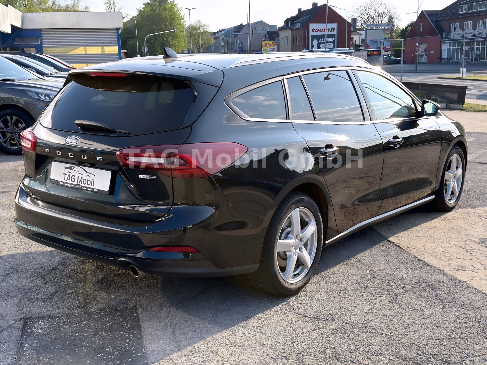 Ford Focus Titanium Turnier *TWA*LED*NAVI*SHZ*