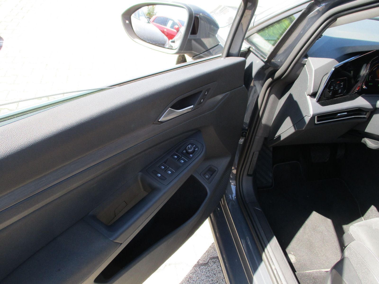 Volkswagen Golf VIII Style eHybrid DSG - Samsaru's Car Outlet