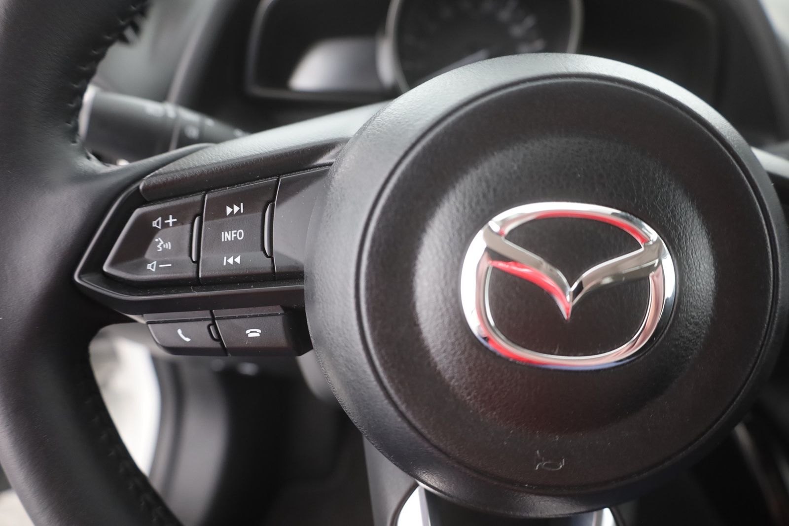 Mazda 2 1.5 SKYACTIV-G 90 Aut. - Samsaru's Car Outlet