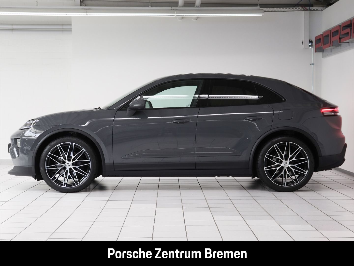 Porsche Macan Electric 4 Bose Matrix LED Panorama 22 Zol