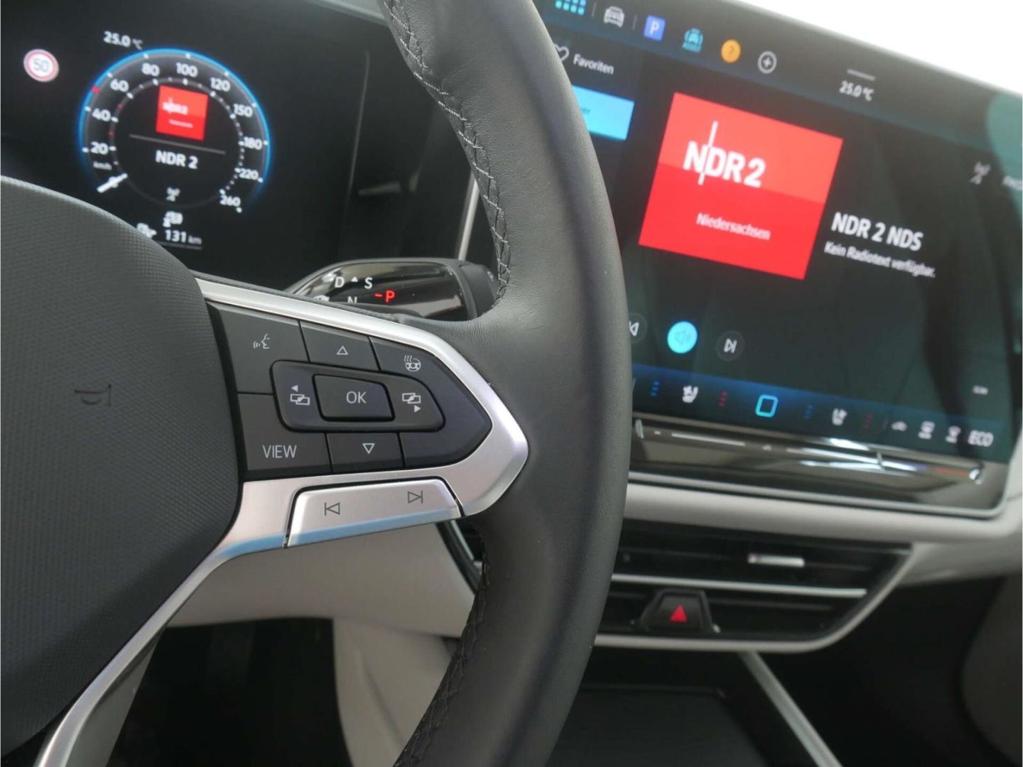Volkswagen Passat 1.5 eHybrid Elegance DSG AHK/Leder/Matrix