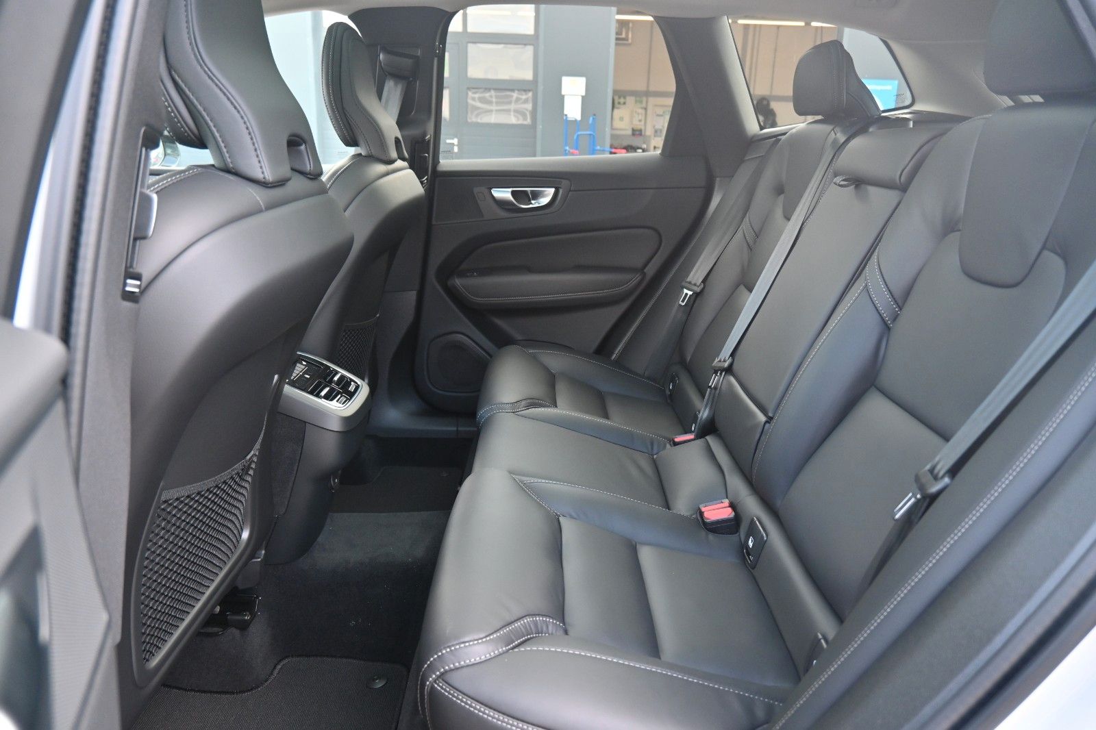 Volvo XC60 B4 D AWD Ultimate Dark*STDHZG*360°*LUFT*ACC