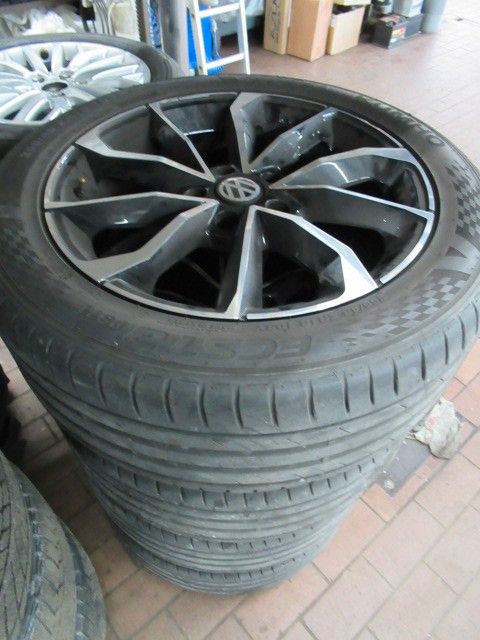 Volkswagen T6 Multivan - Samsaru's Car Outlet