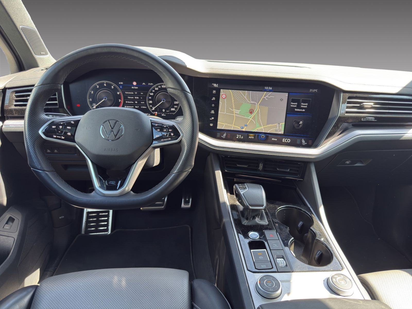 Volkswagen Touareg R-Line - Samsaru's Car Outlet