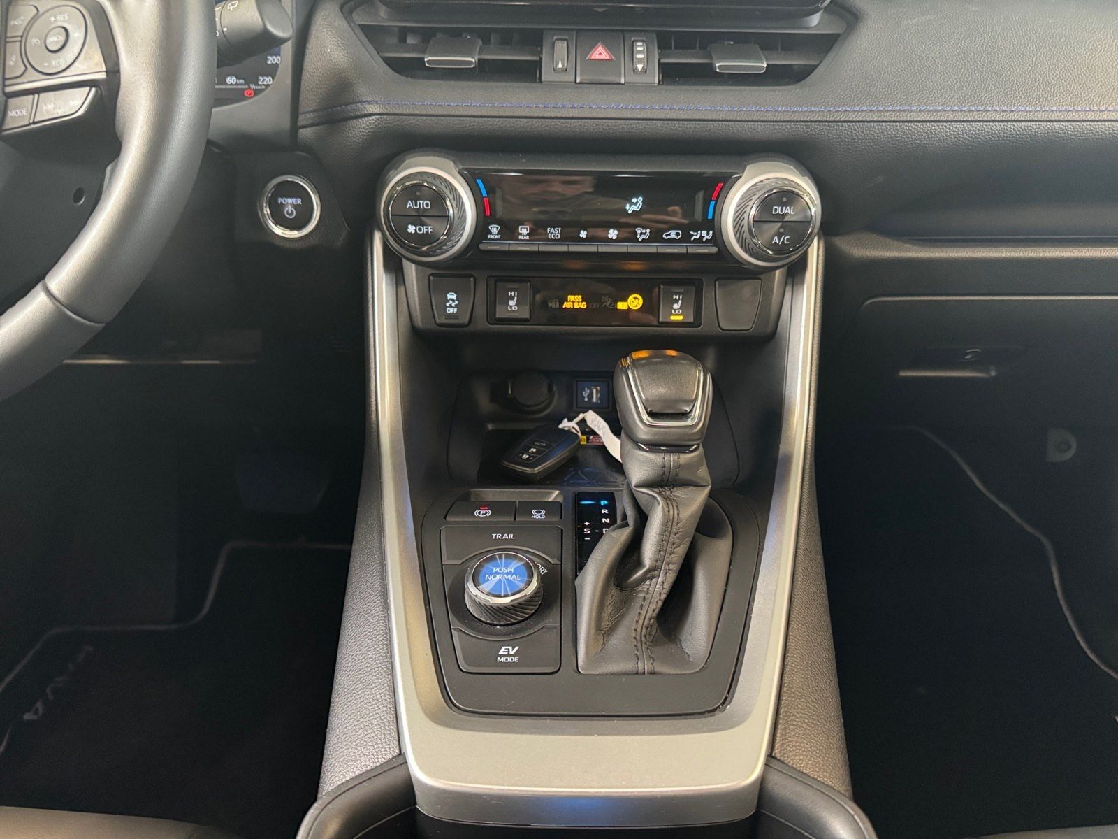 Toyota RAV4 Style Selection 4x4 - Samsaru's Car Outlet