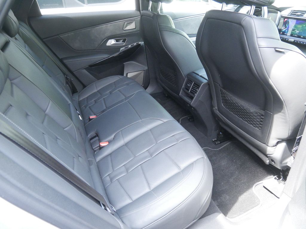 DS Automobiles DS 7 Crossback E-Tense Louvre 4x4 AKTIVSITZE LED