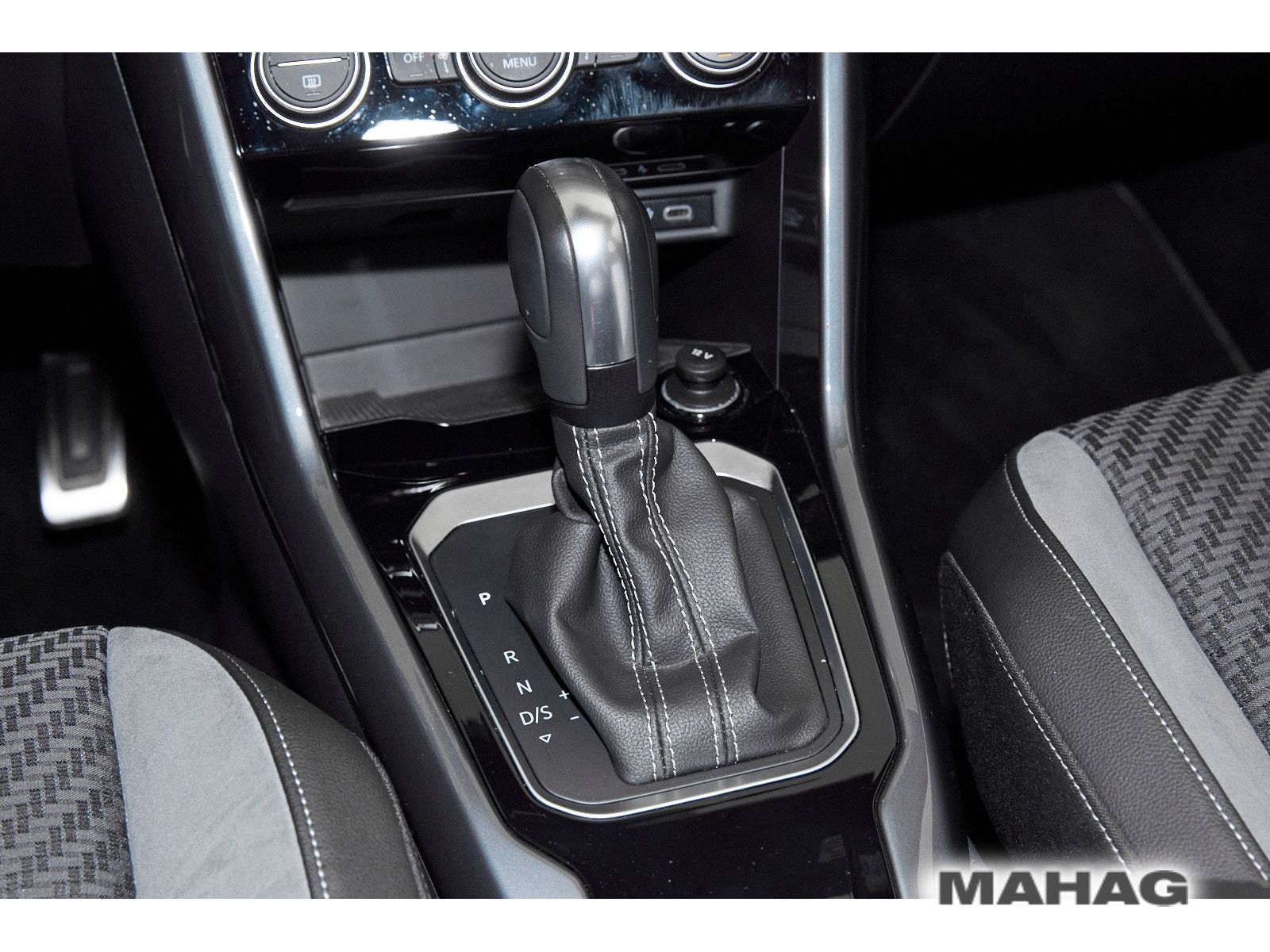 Volkswagen T-ROC 1.5 TSI Sport R-Line - Samsaru's Car Outlet