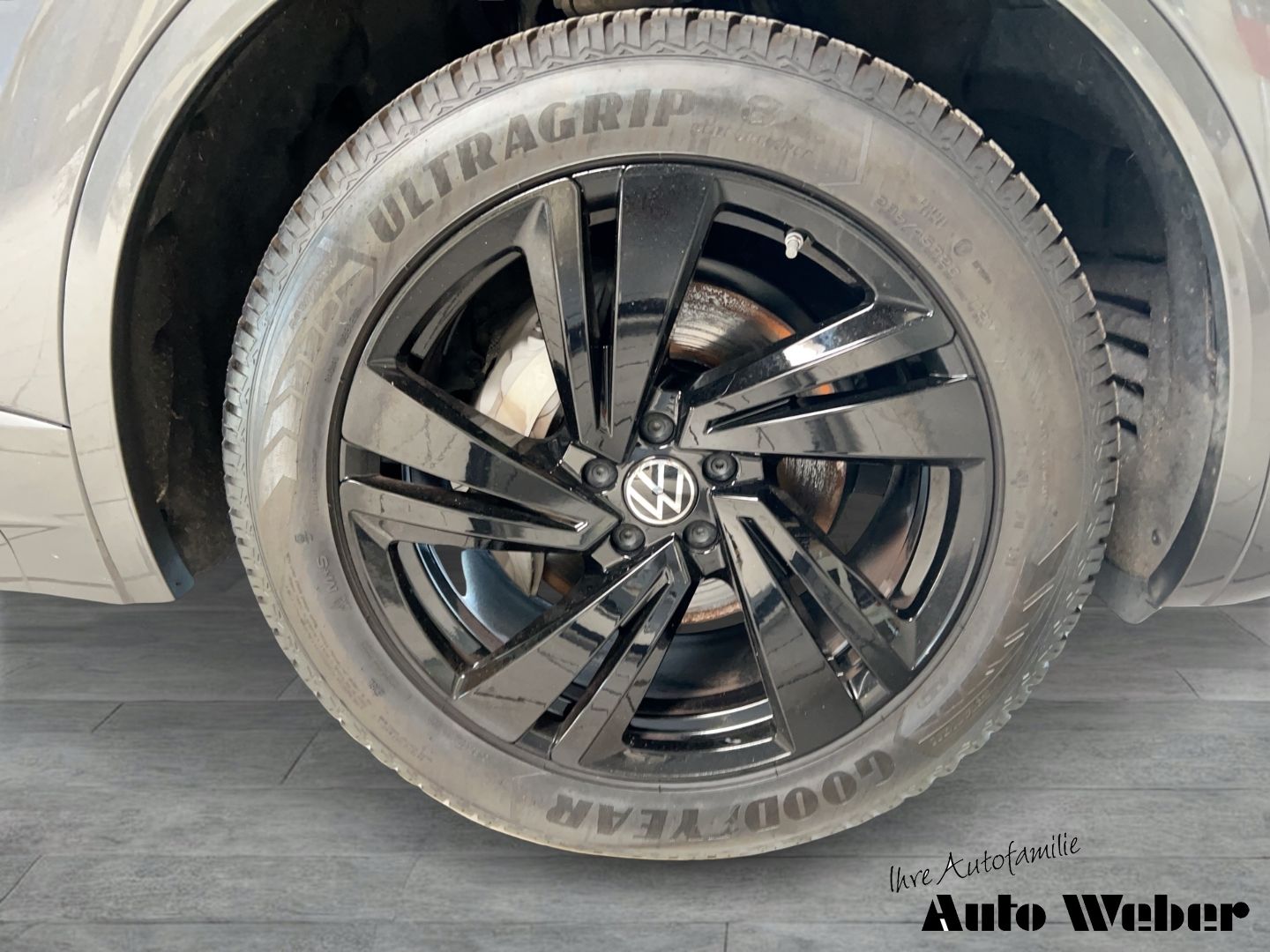 Volkswagen Touareg V6 4Motion R-Line - Samsaru's Car Outlet