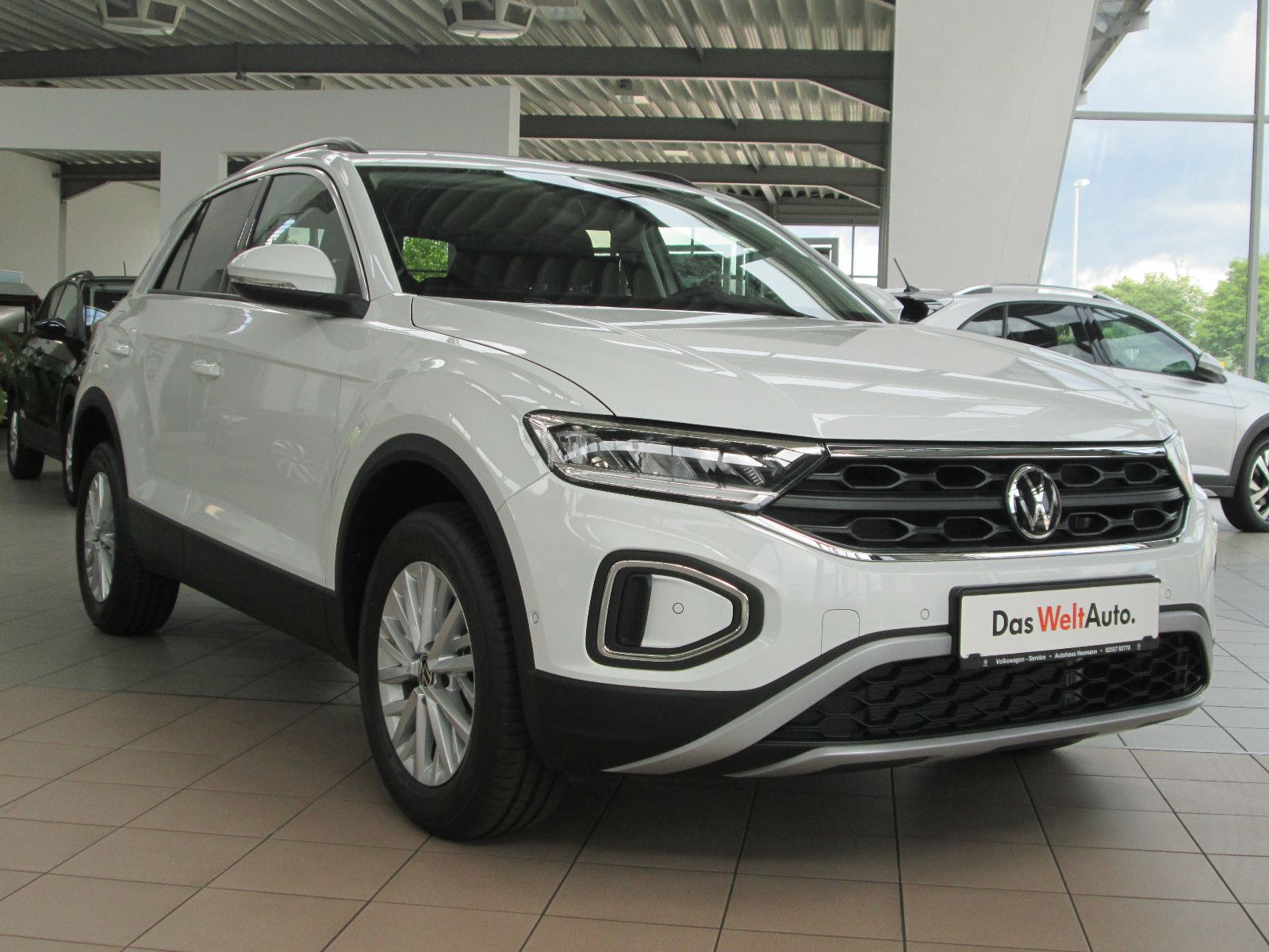 Volkswagen T-Roc Life 110PS TSI - Samsaru's Car Outlet