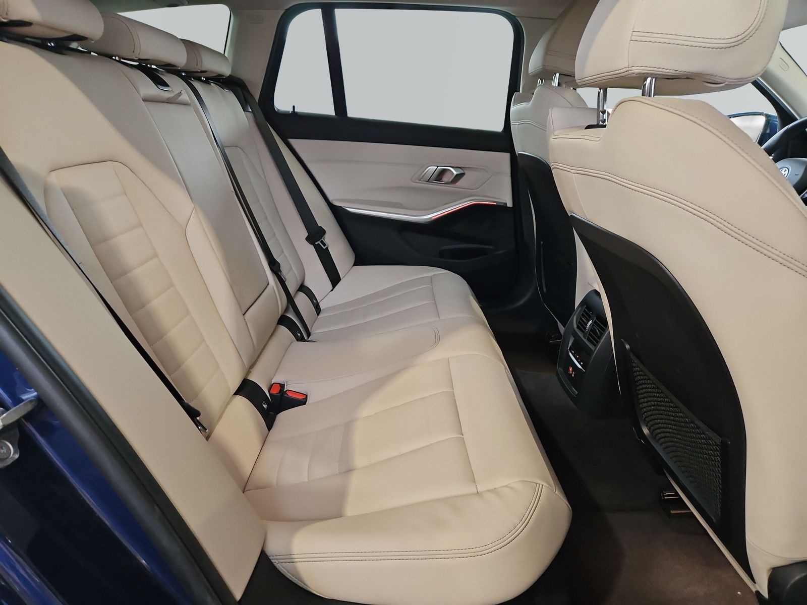 BMW 330e xDrive Touring LuxuryLine - Samsaru's Car Outlet