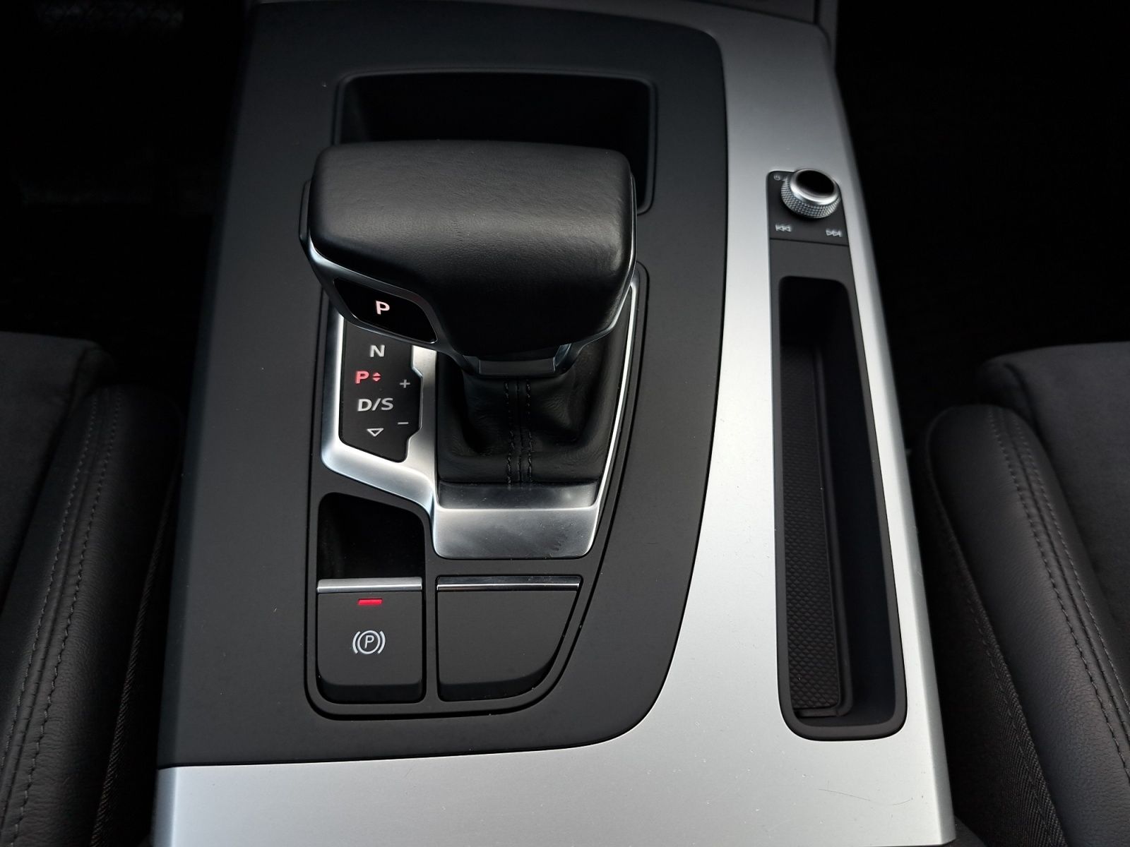 Audi Q5 S line 40 TDI quattro S tronic AHK PANO HEAD