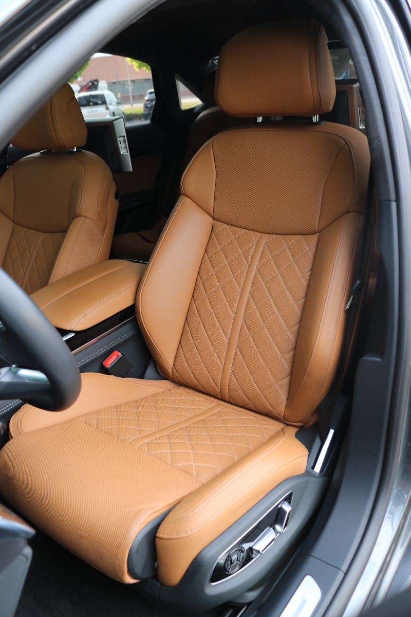 Audi A8 L 60 TFSI e Lang S line - Samsaru's Car Outlet