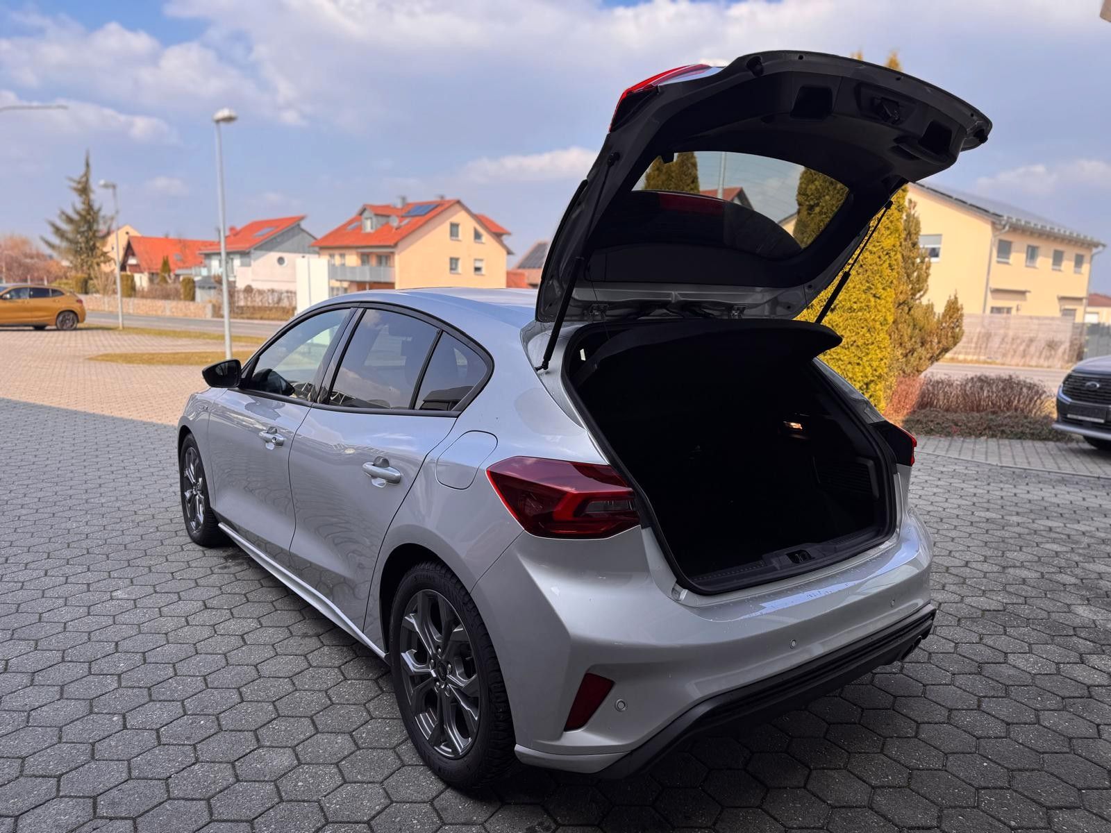 Ford Focus Limousine ST-Line ABSTANDSTEMP KAMERA SHZ
