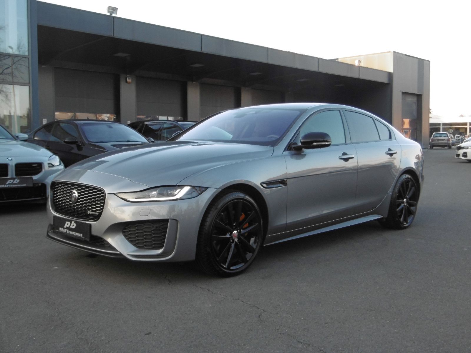 Jaguar XE R-Dynamic Black Edi. AWD AHK Leder el. Sitze