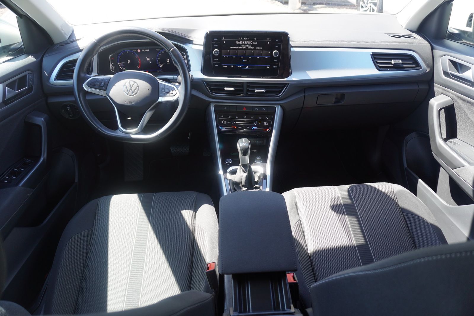 Volkswagen T-Roc 1.5 TSI DSG - Samsaru's Car Outlet
