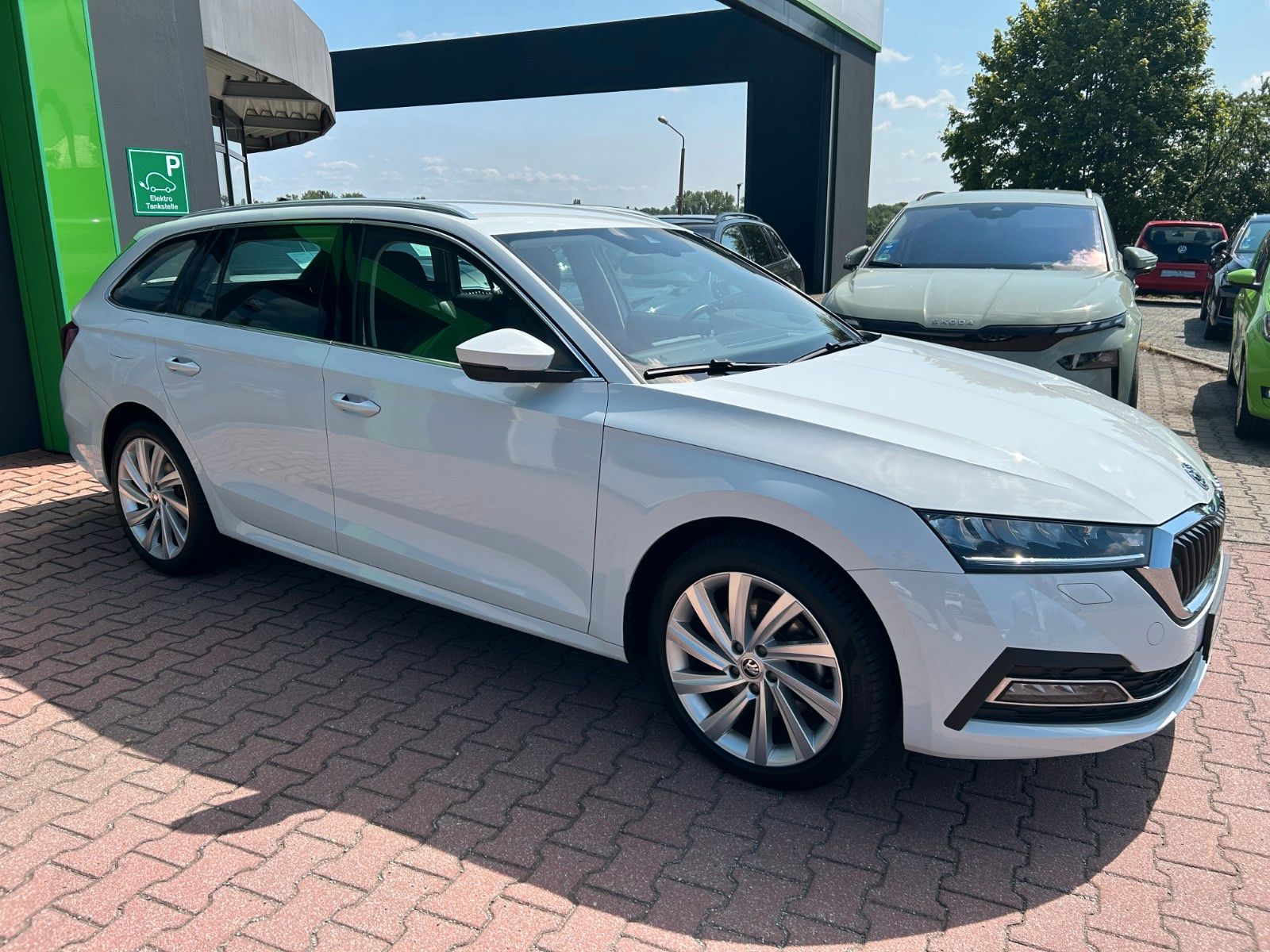 Skoda OCTAVIA Combi Style 1.4 TSI iV - Samsaru's Car Outlet