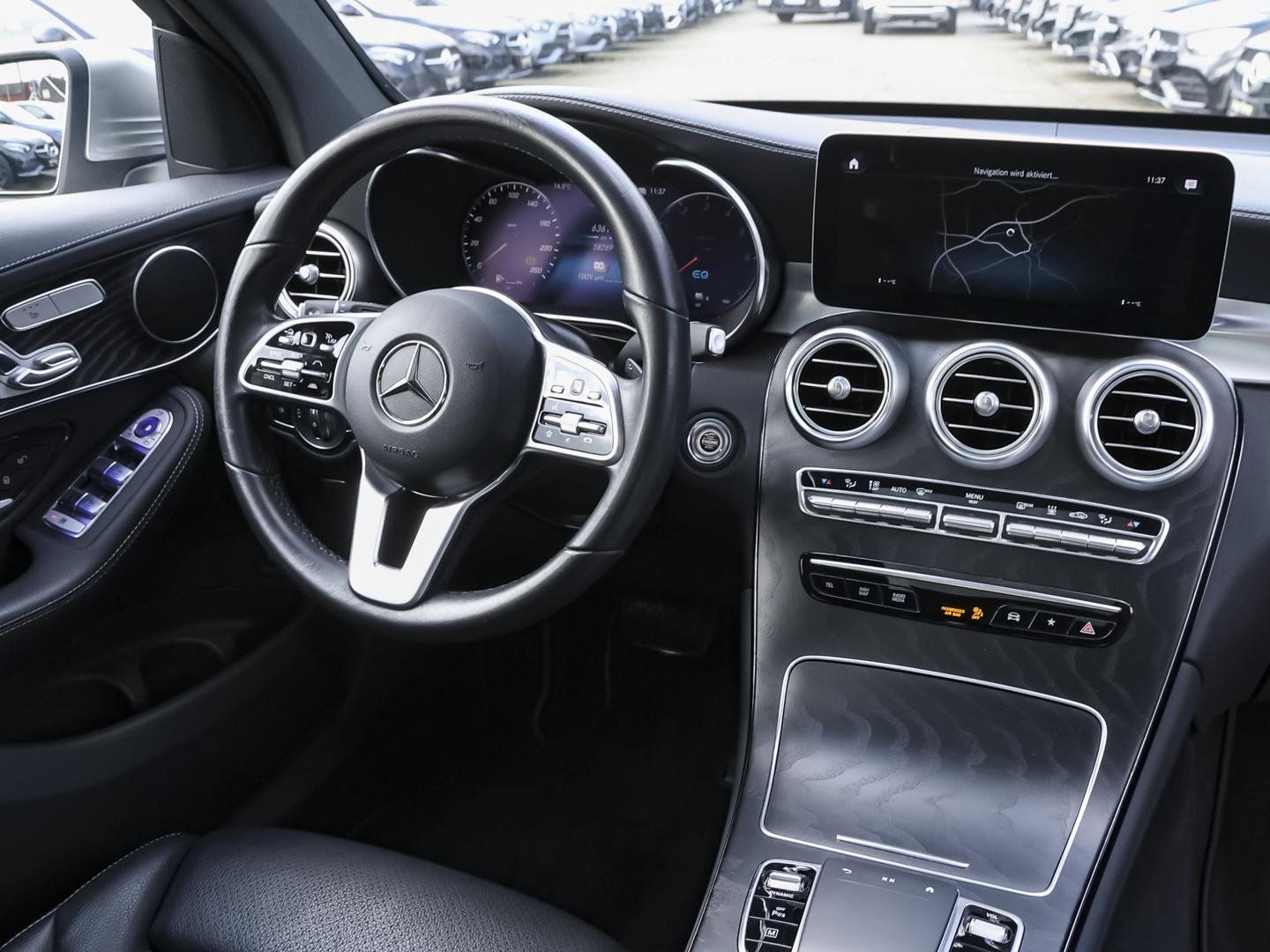 Mercedes-Benz GLC 300 de 4M Panorama Distronic Kamera LED AHK