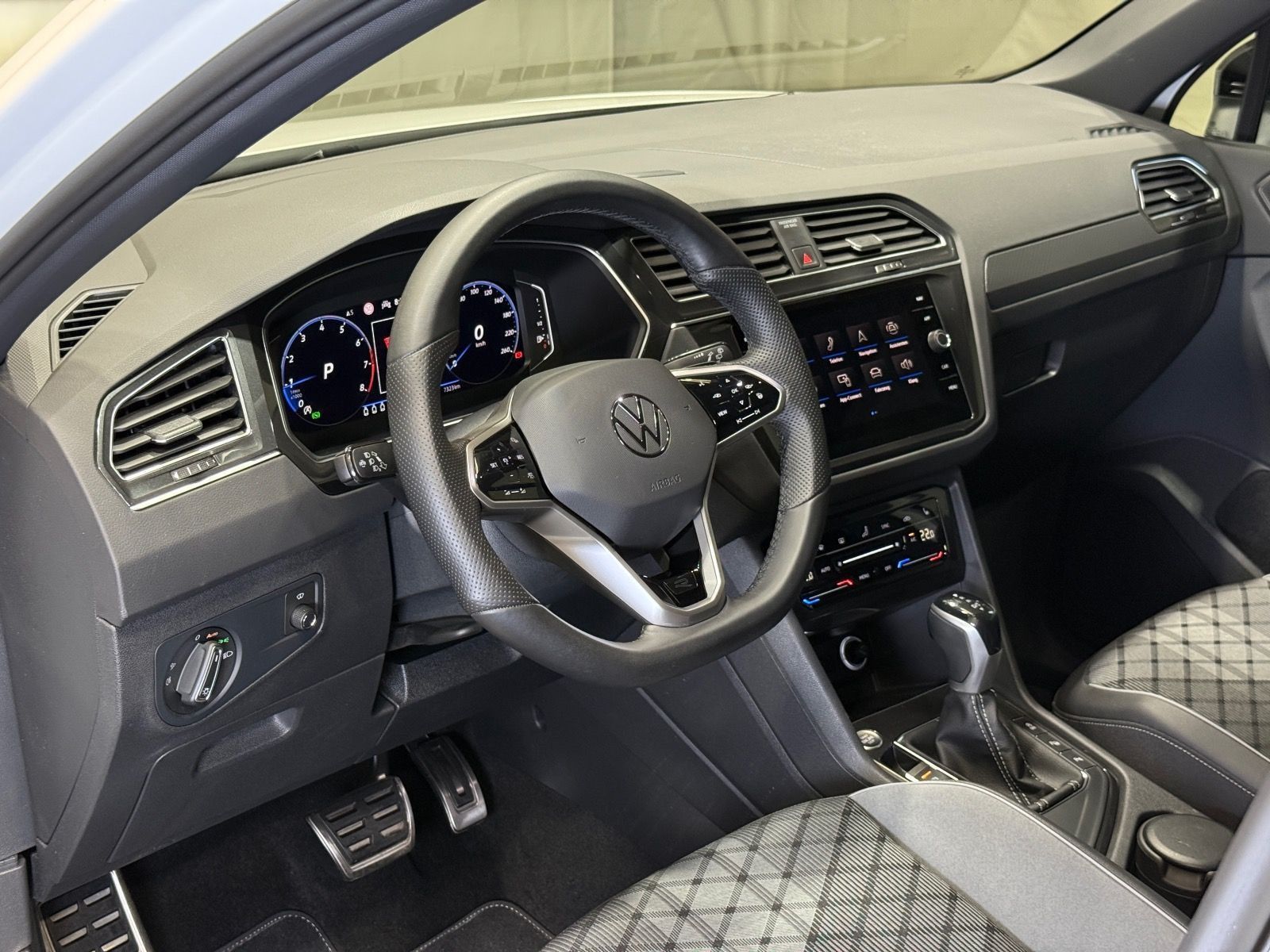 Volkswagen Tiguan R-Line 1.5 TSI DSG - Samsaru's Car Outlet