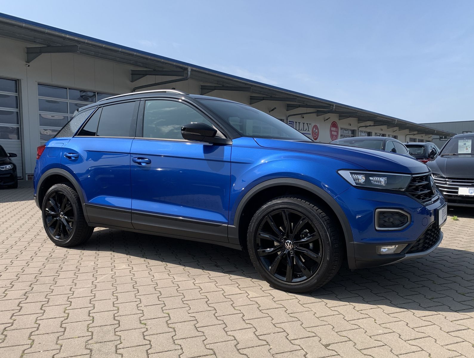 Volkswagen T-Roc 1.5 TSI Sport - Samsaru's Car Outlet