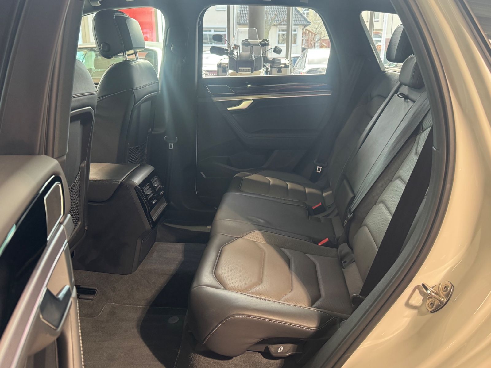 Volkswagen Touareg R-Line Pano IQ LIGHT Exterieur Black Sty