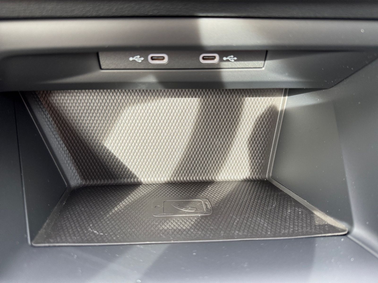 Volkswagen Golf VIII 2.0 TDI Move - Samsaru's Car Outlet