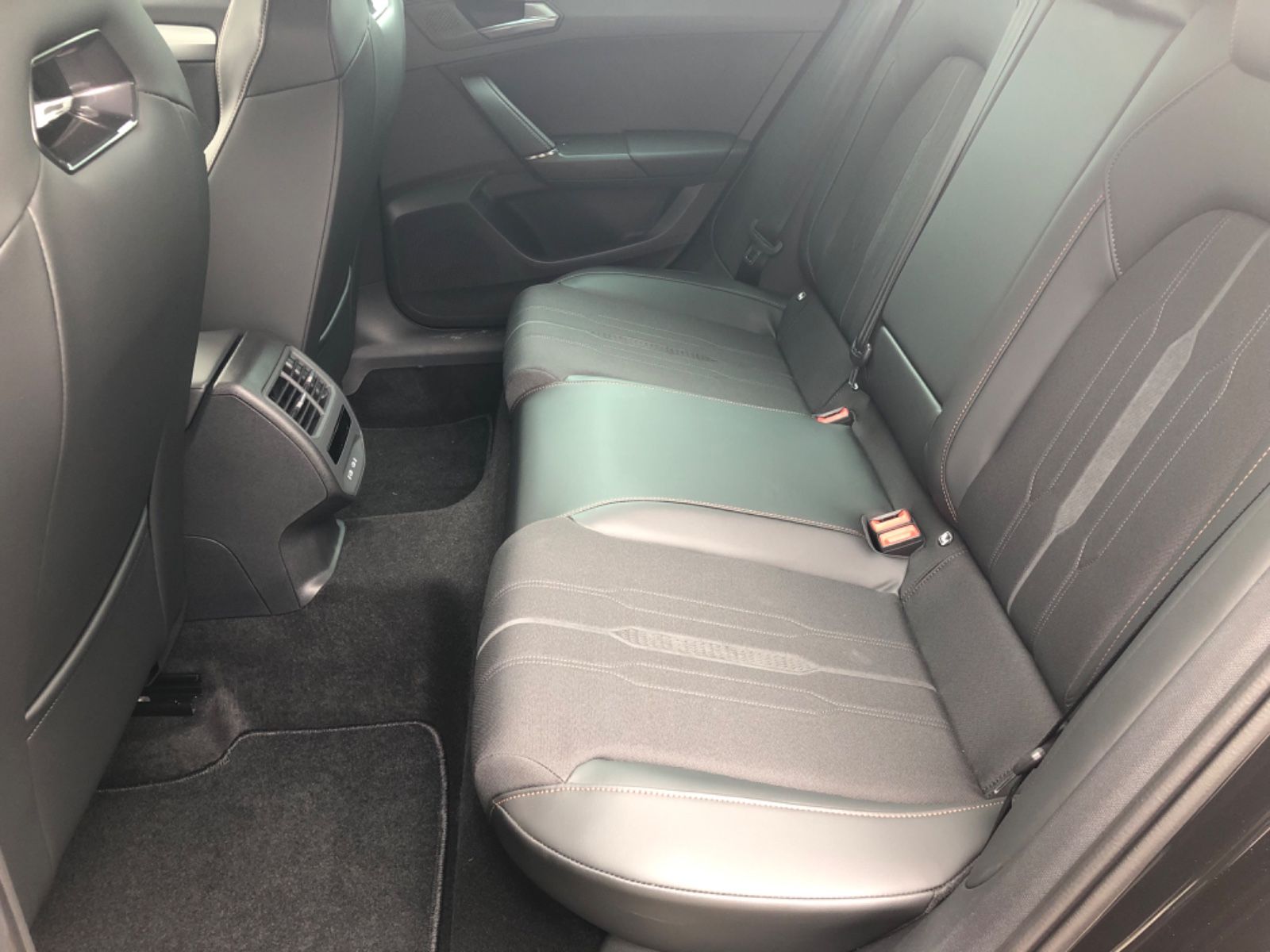 Cupra Leon Sportstourer 1.5 eTSI ACT DSG - Samsaru's Car Outlet