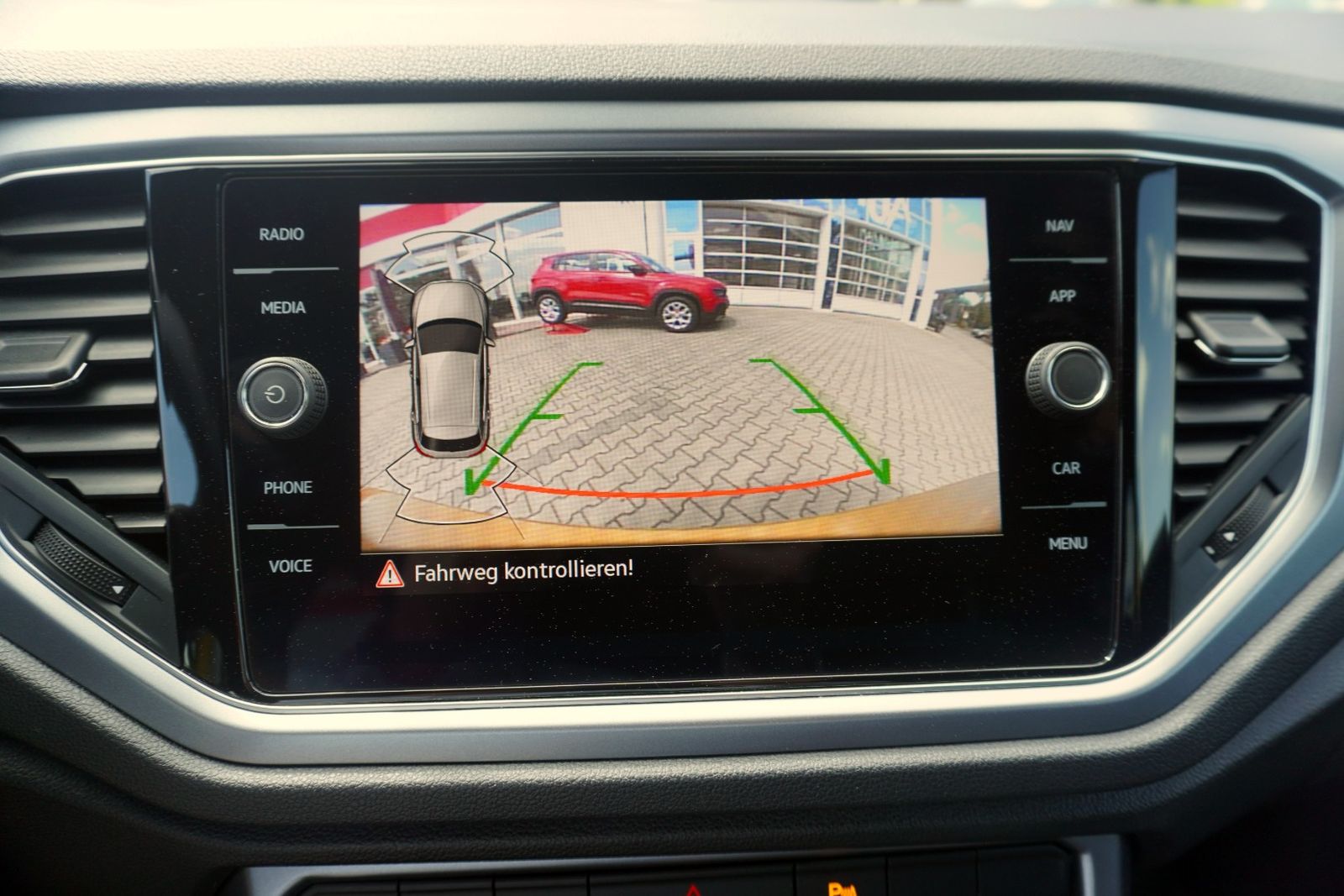 Volkswagen T-Roc 2.0 TDI Active - Samsaru's Car Outlet