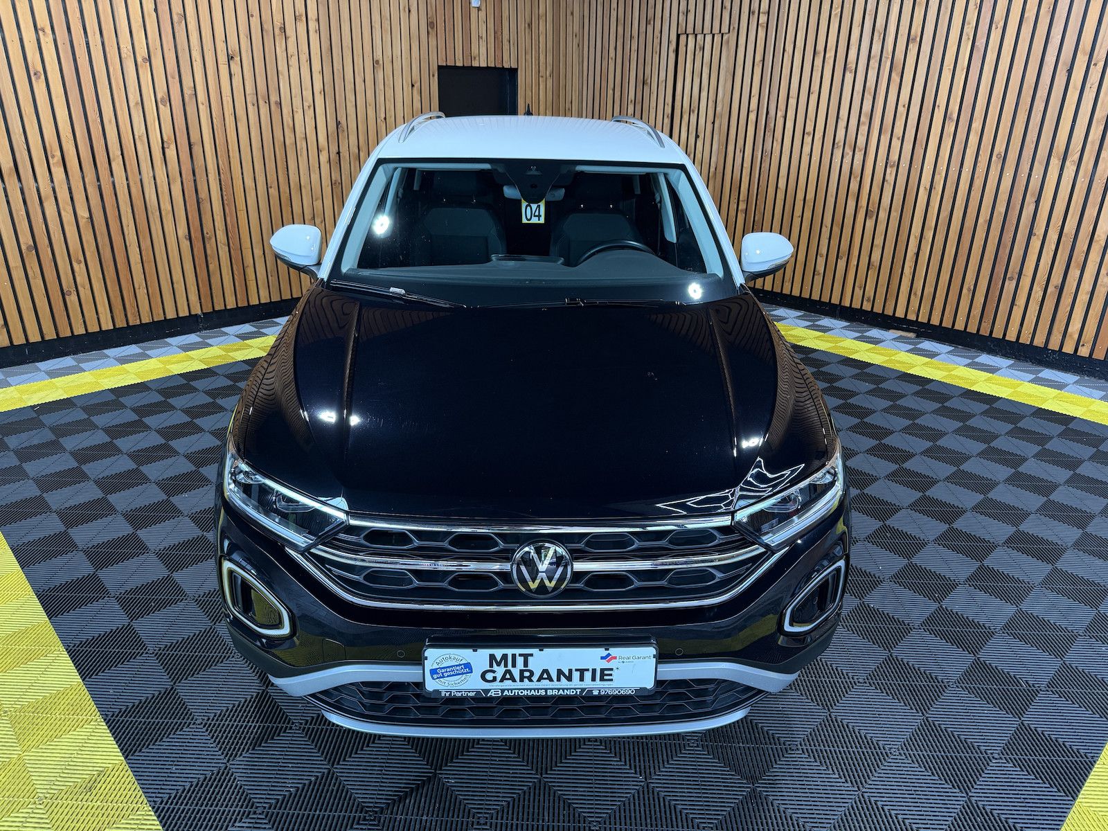 Volkswagen T-Roc 2.0 TDI Style - Samsaru's Car Outlet