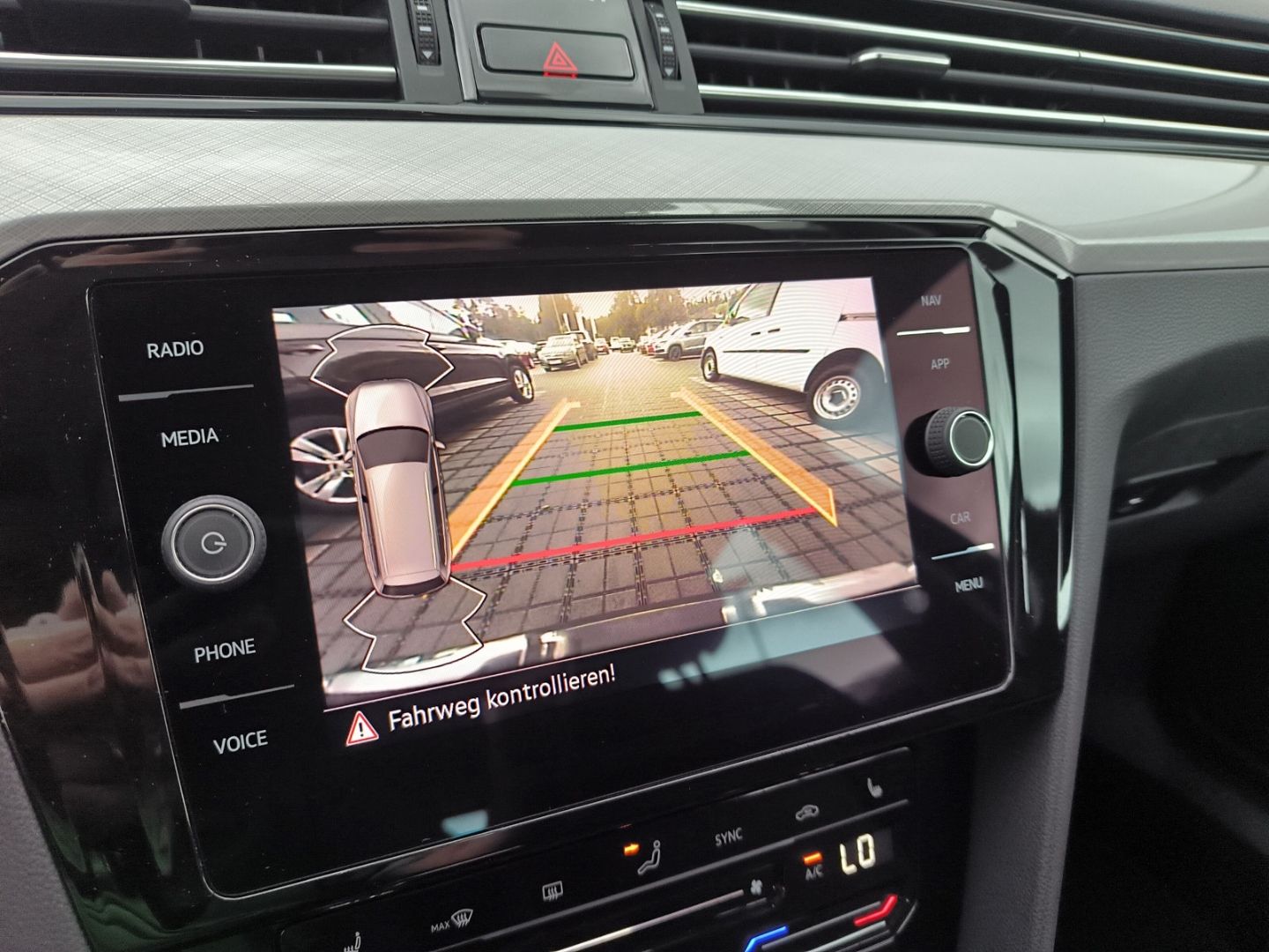 Volkswagen Passat Variant Business 2.0 TDI - Samsaru's Car Outlet