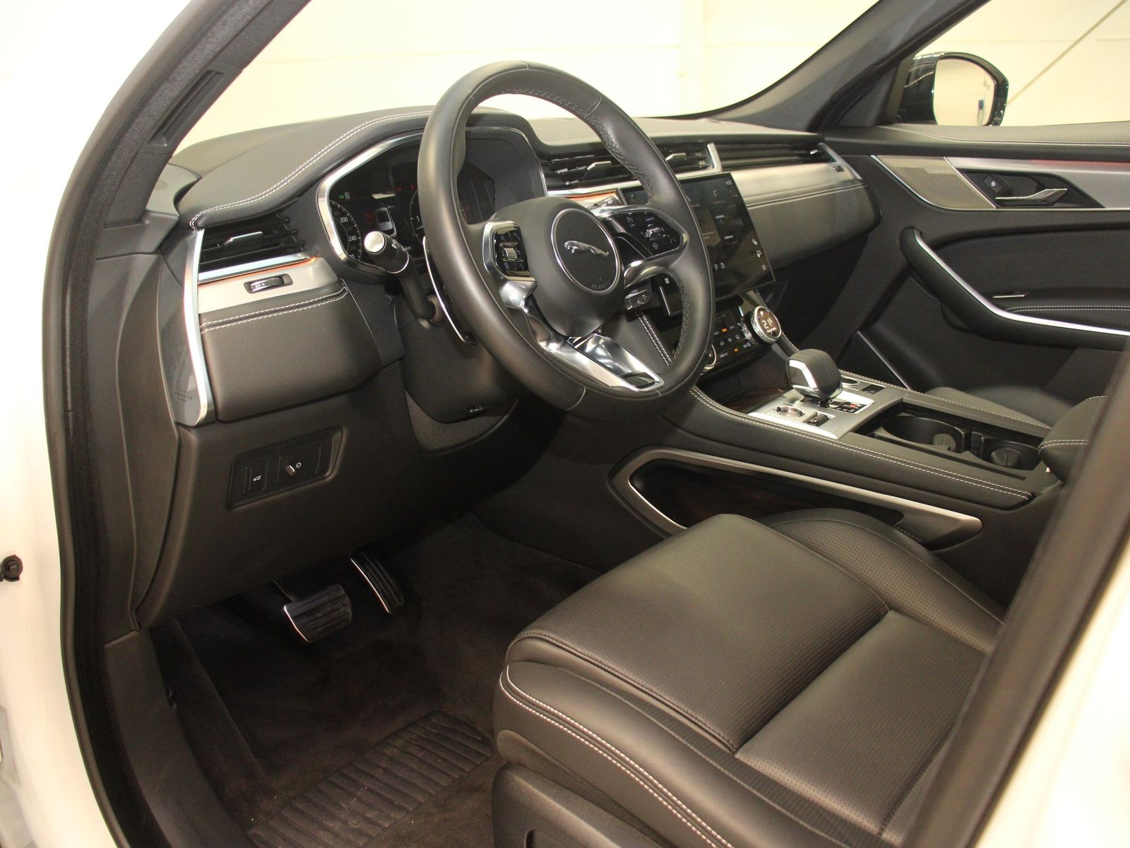 Jaguar F-Pace D300 AWD R-Dynamic SE inkl. Winterkomplet