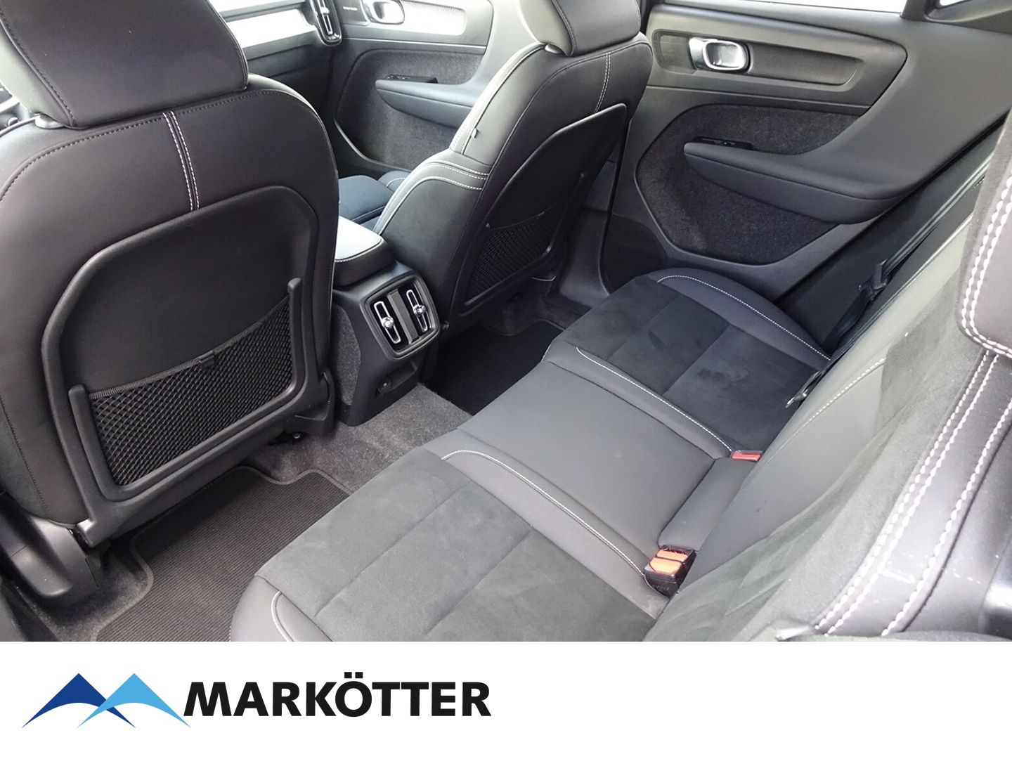Volvo XC40 B3 Plus Dark - Samsaru's Car Outlet