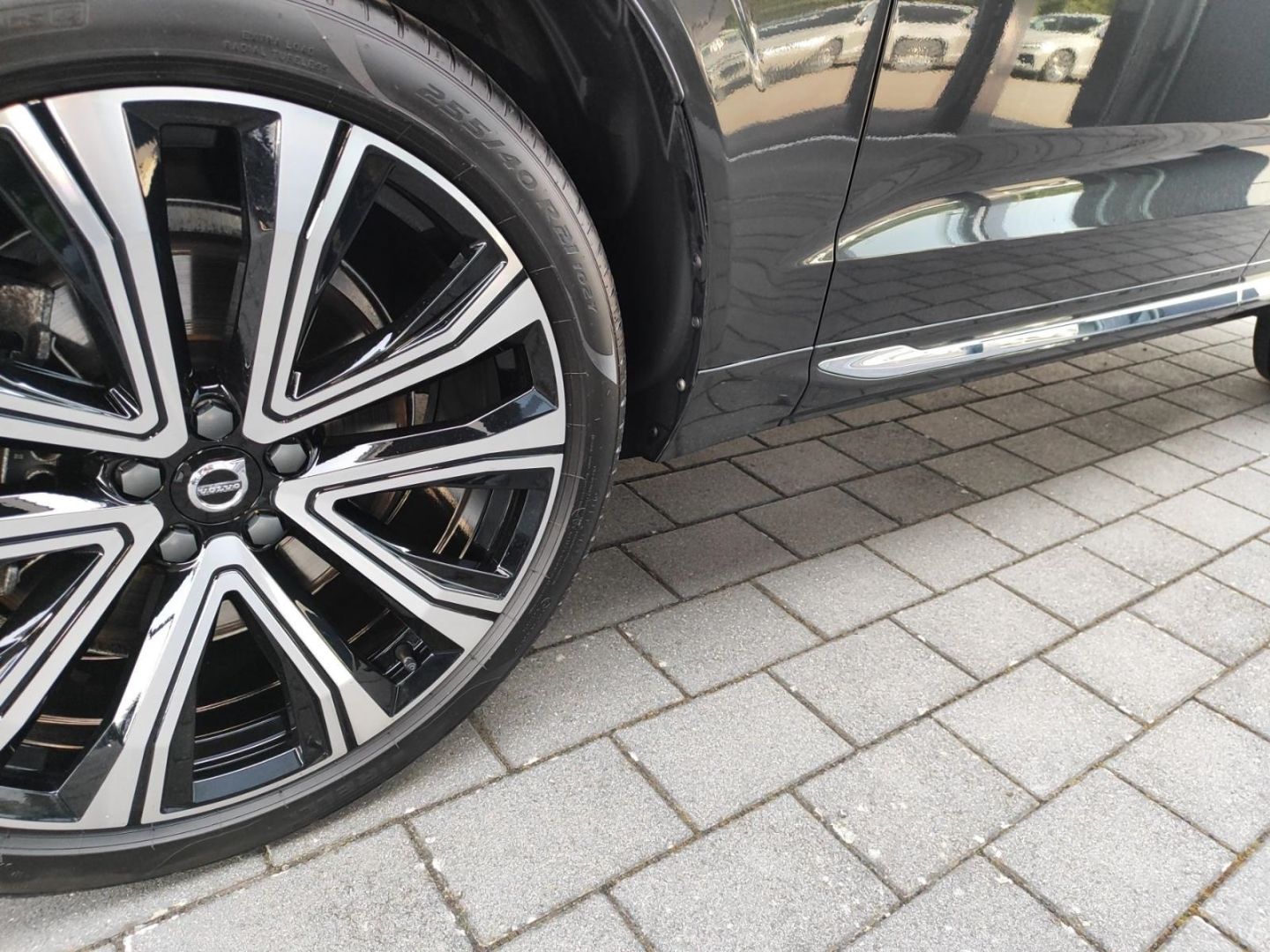 Volvo XC60 T8 Inscription Recharge Plug-In Hybrid AWD - Samsaru's Car Outlet
