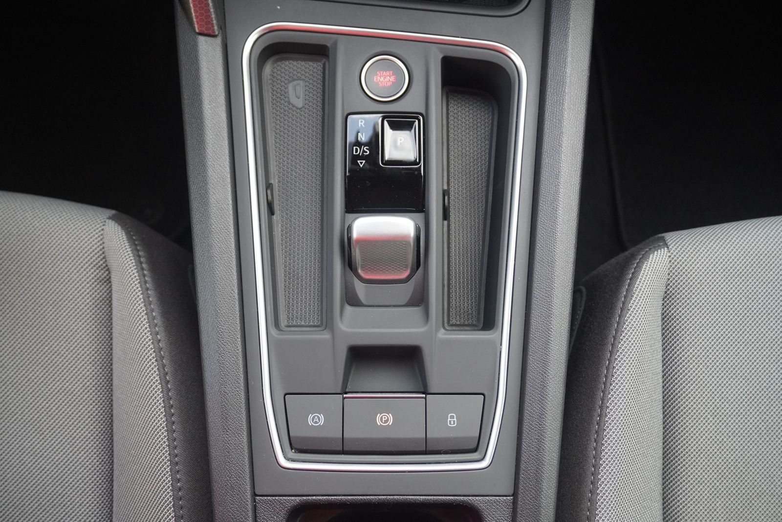 Seat Leon ST 2.0 TDI DSG LED Navi ACC DAB AHK Kamera