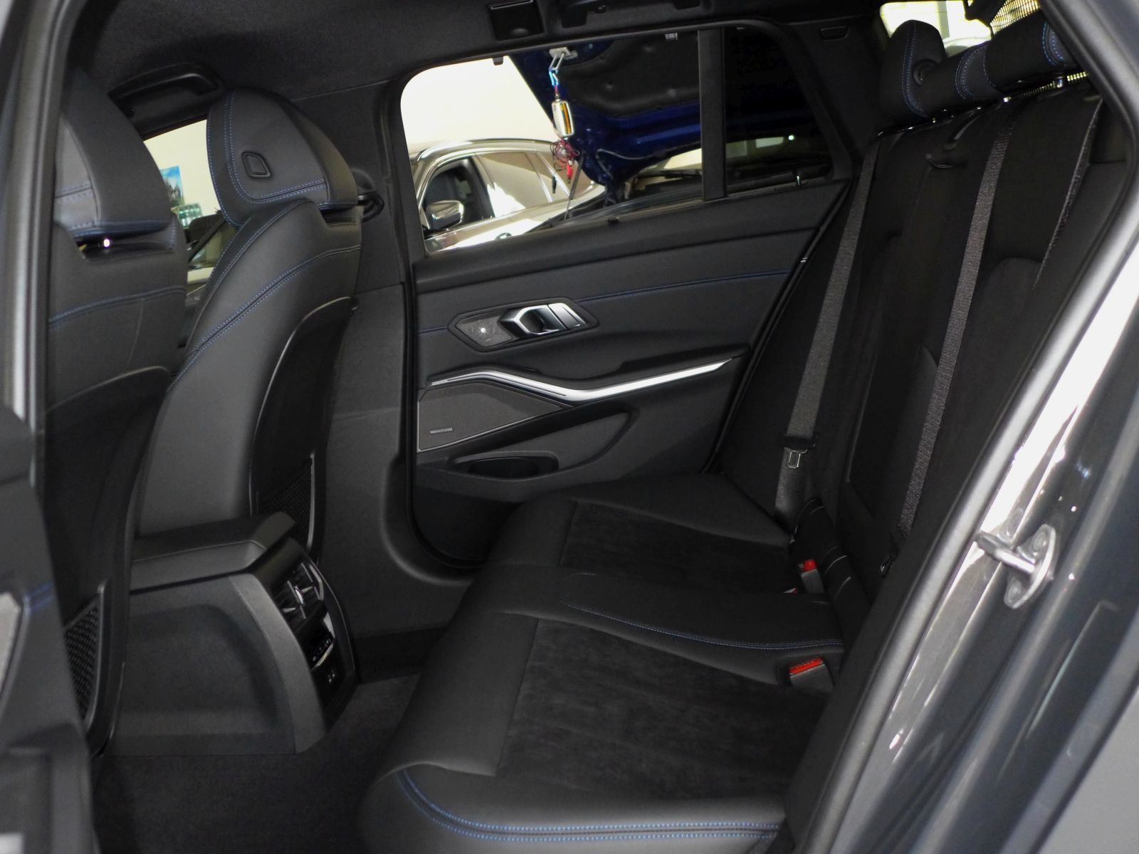 BMW 320d xDrive MSport - Samsaru's Car Outlet
