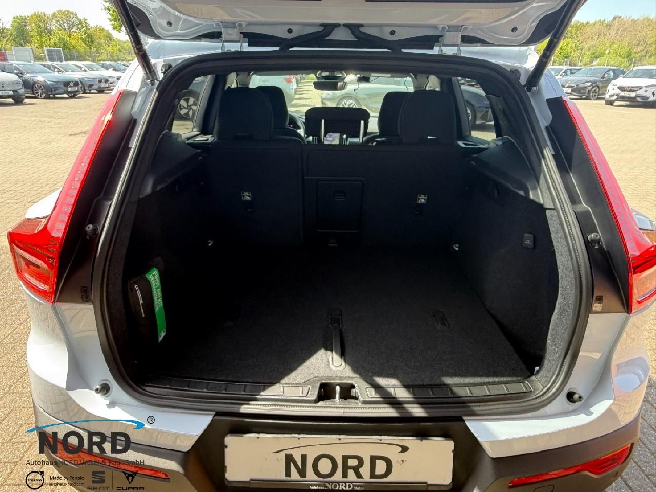 Volvo XC40 B3 Plus Dark 2WD/AHK/Blis/ACC/Licht-P.