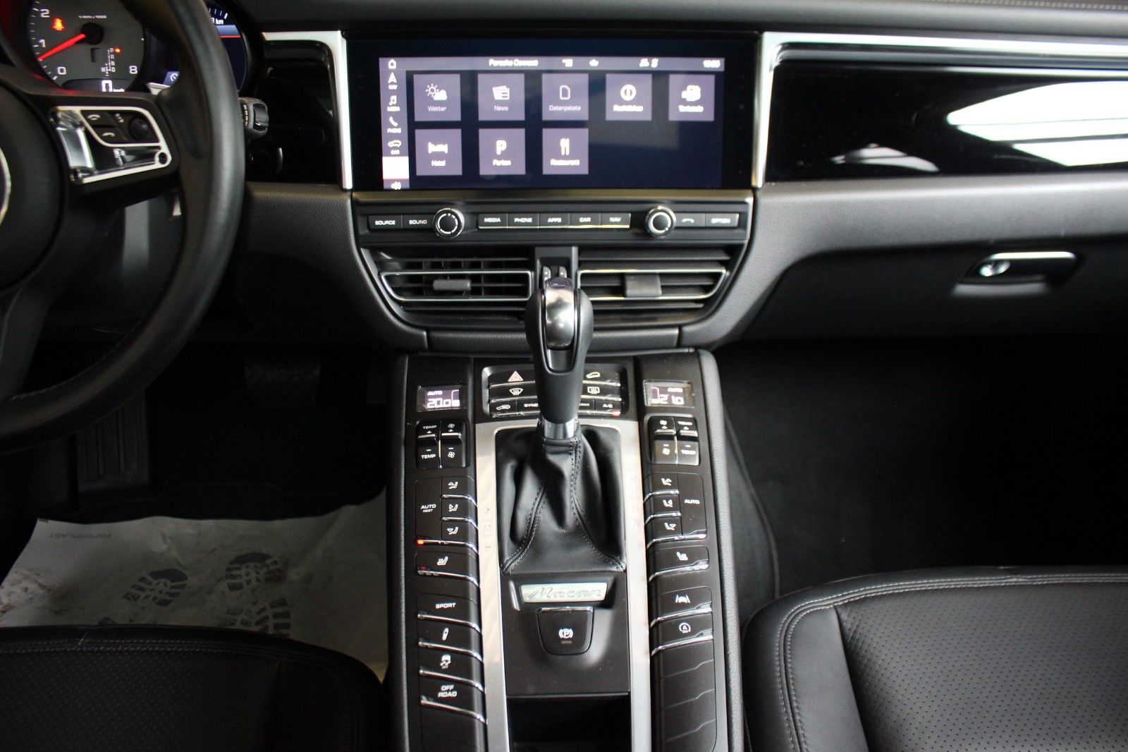 Porsche Macan S V6 Bi-Turbo PDK - Samsaru's Car Outlet