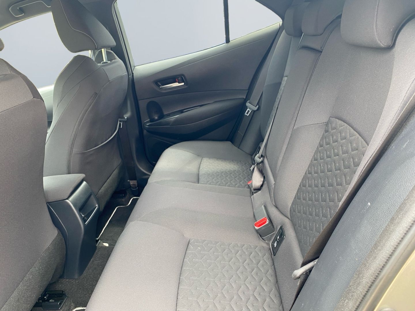 Toyota Corolla 1.8 Hybrid - Samsaru's Car Outlet