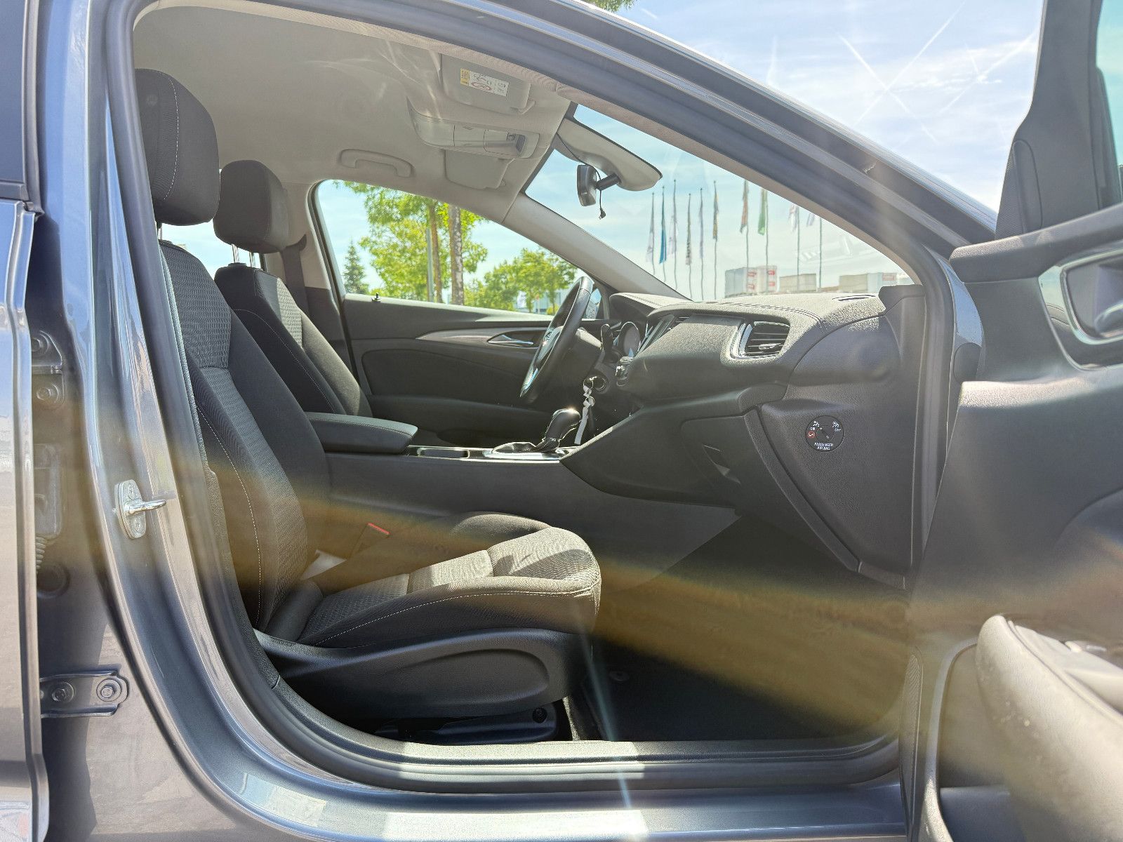 Opel Insignia B Sports Tourer Business - Samsaru's Car Outlet