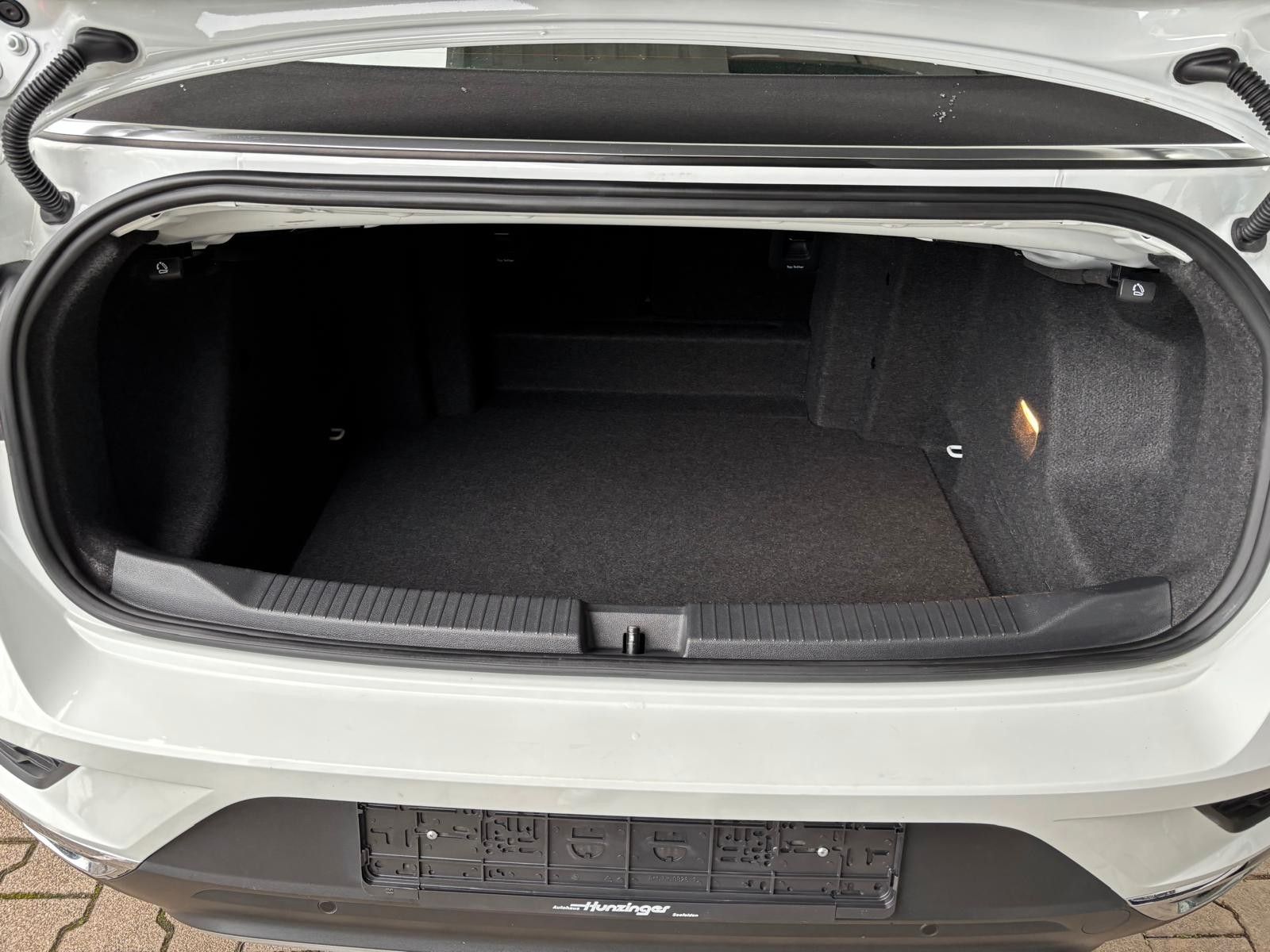 Volkswagen T-Roc Active 1.5 TSI DSG - Samsaru's Car Outlet