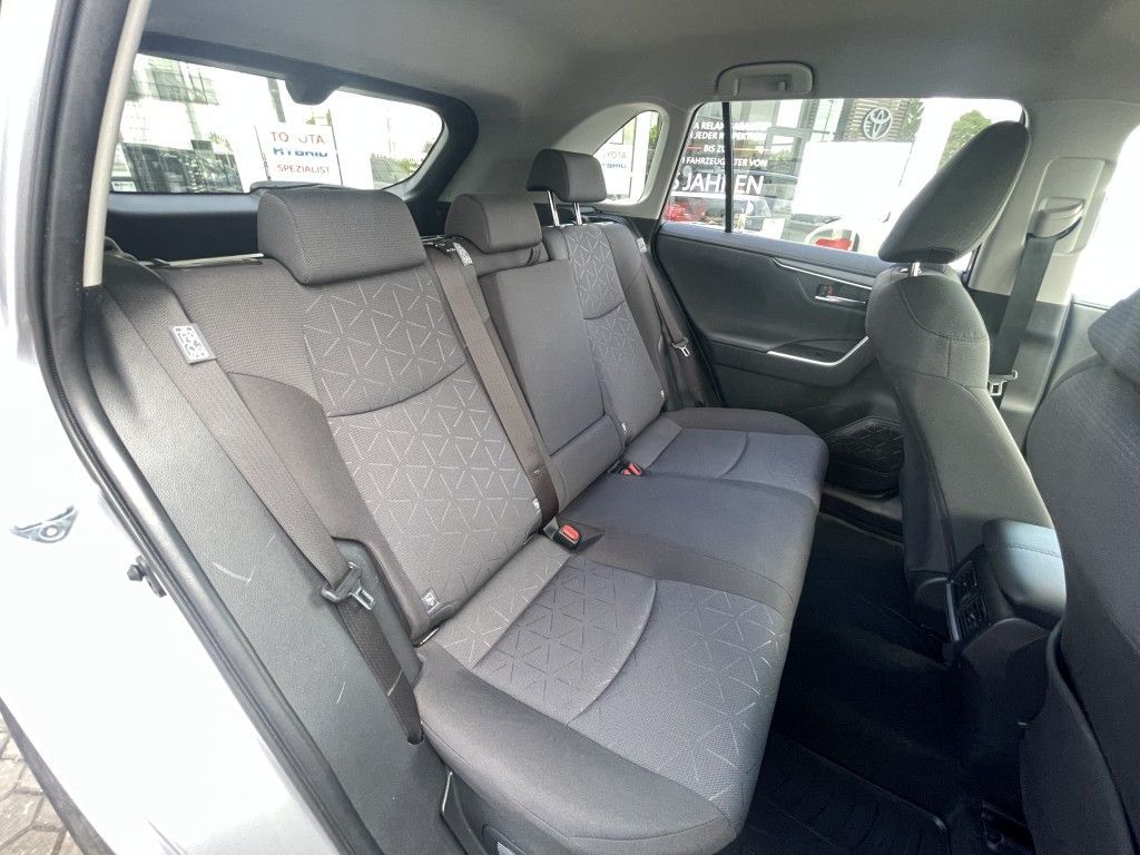 Toyota RAV 4 2.5 Hybrid Team - Samsaru's Car Outlet