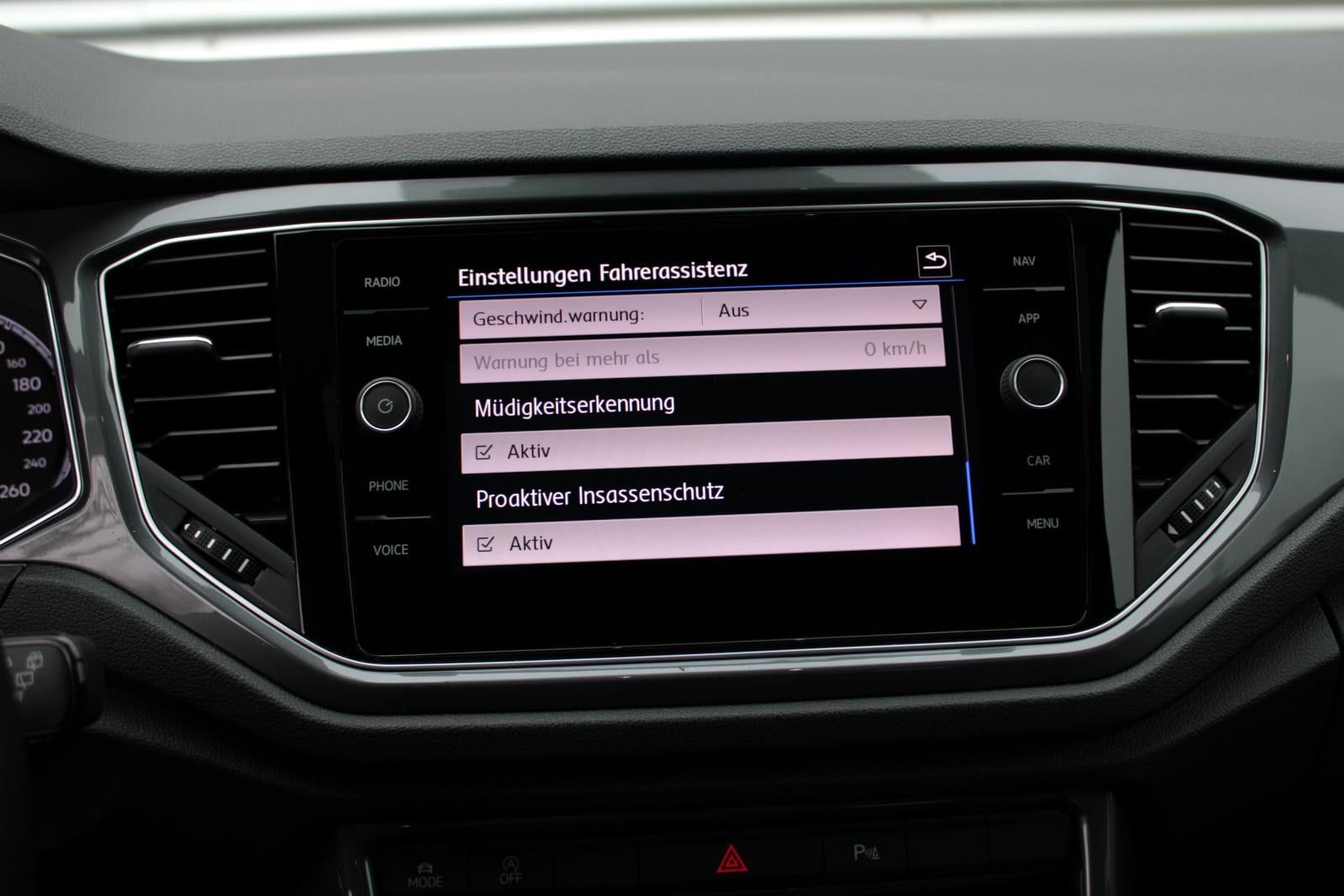 Volkswagen T-ROC 1.5TSI R-Line - Samsaru's Car Outlet