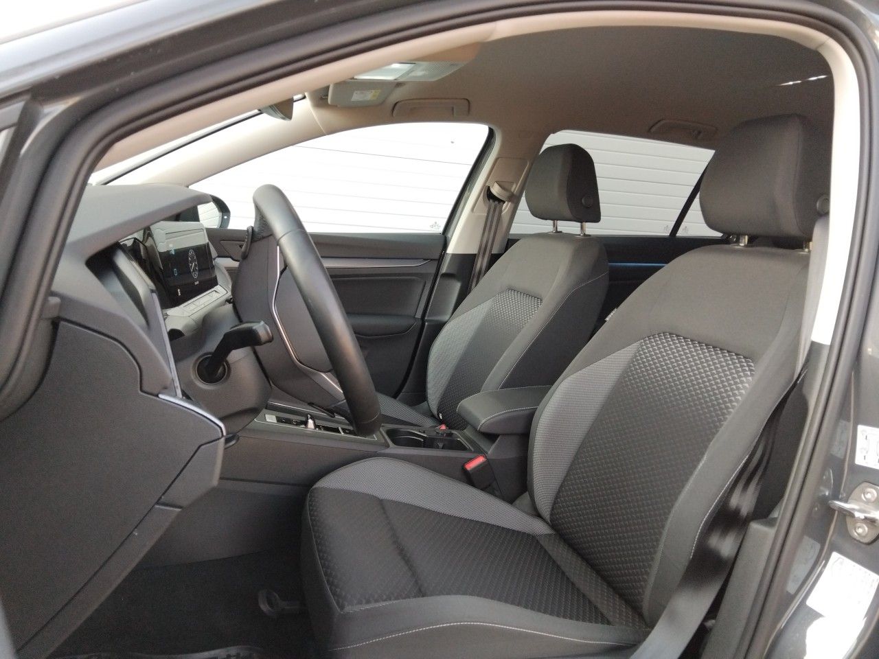 Volkswagen Golf VIII Variant eTSI DSG - Samsaru's Car Outlet