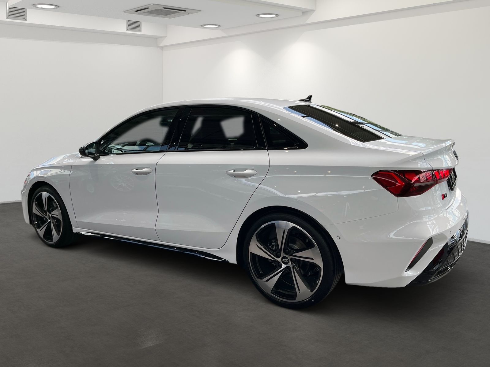 Audi A3 Limousine 35 TFSI S line - Samsaru's Car Outlet