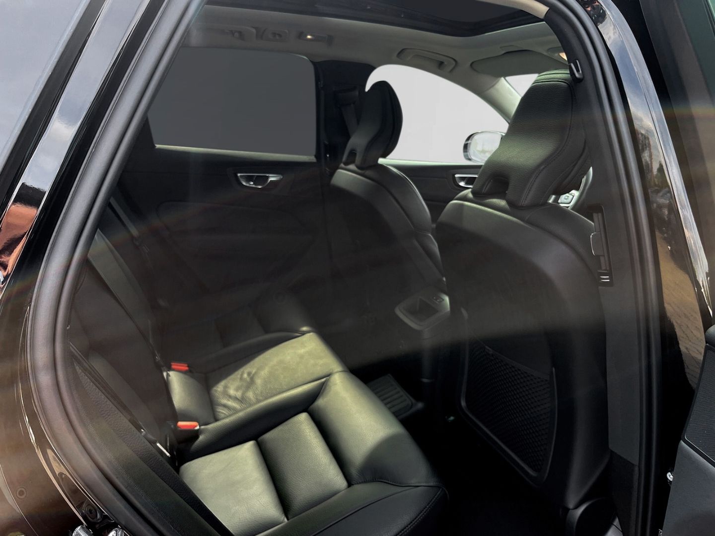 Volvo XC60 Recharge T6 AWD Inscription - Samsaru's Car Outlet