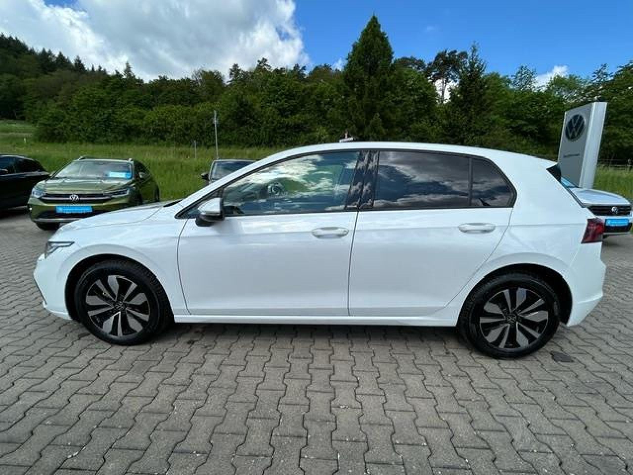 Volkswagen Golf VIII Move 1.5 l TSI - Samsaru's Car Outlet