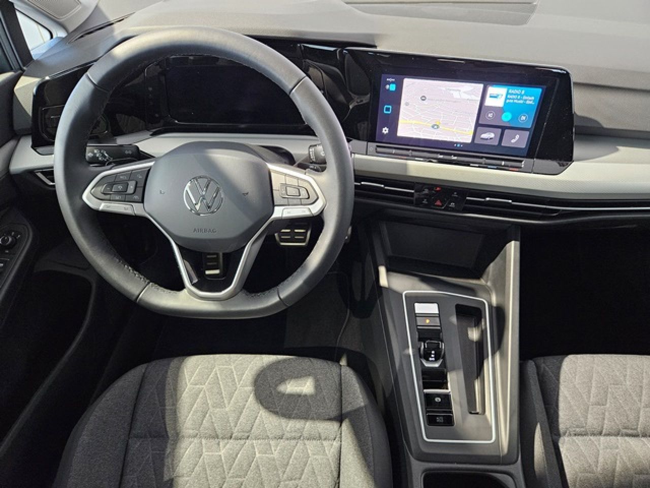 Volkswagen Golf 1.5 eTSI Move DSG - Samsaru's Car Outlet