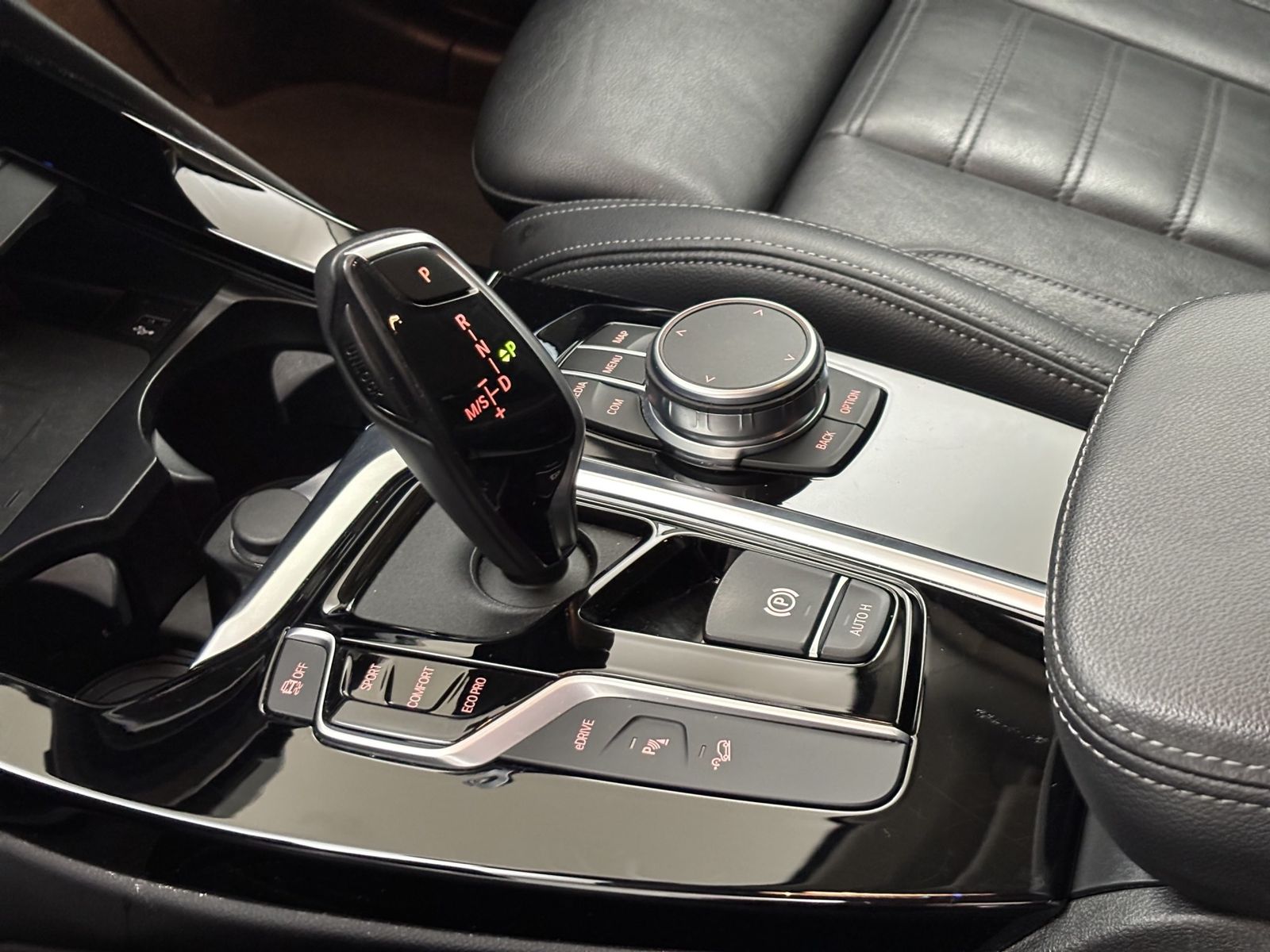 BMW X3 xDrive30e [xLine, LED, HUD, AHK, RFK, HiFi]