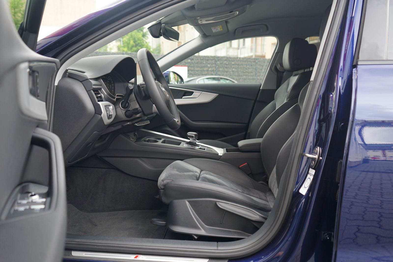 Audi A4 Avant 40 quattro S-Line - Samsaru's Car Outlet
