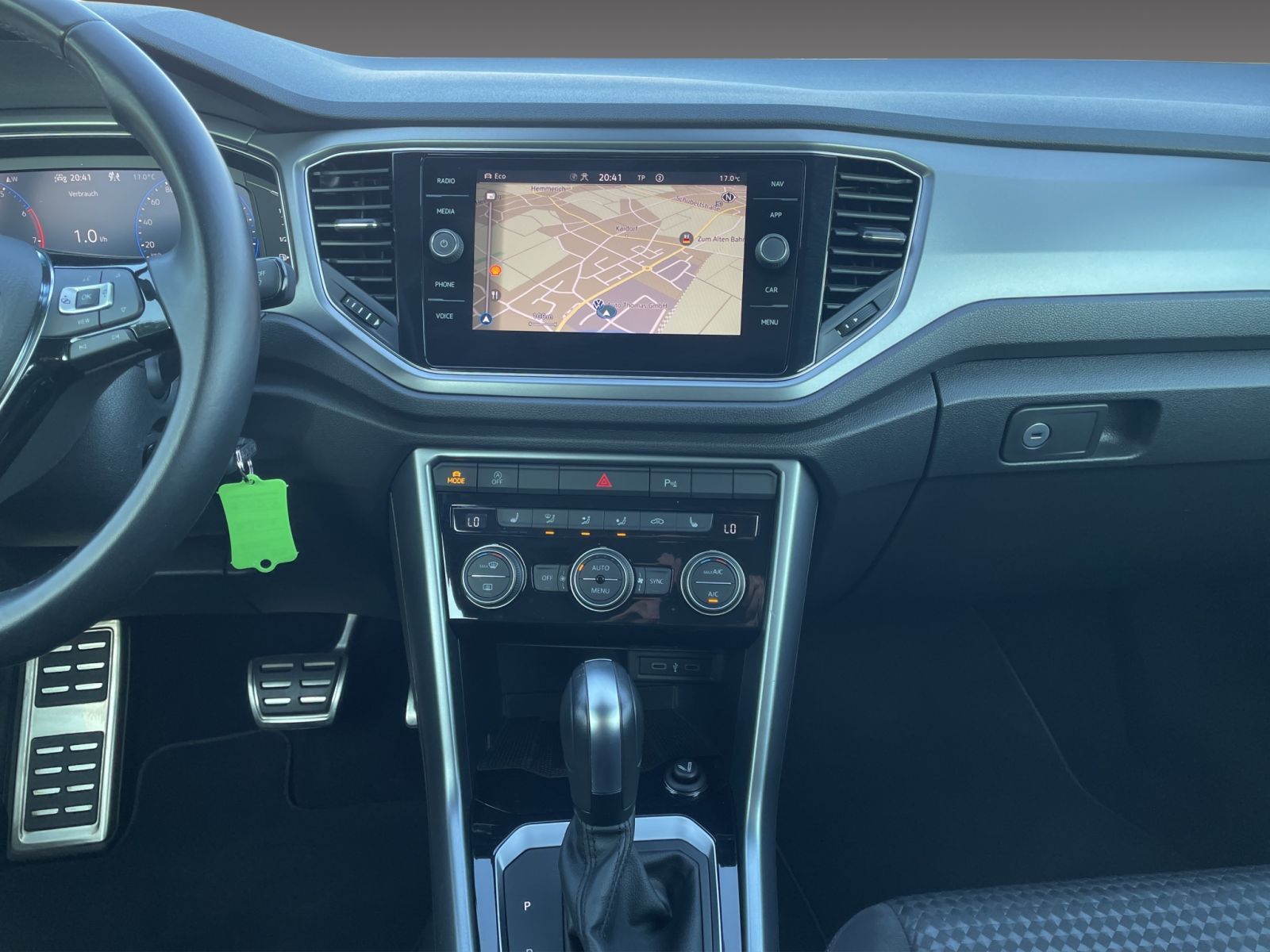 Volkswagen T-Roc 1.5 TSI Active - Samsaru's Car Outlet